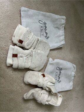 Goumi Knit Cream Speckled Baby Booties  and Mittens